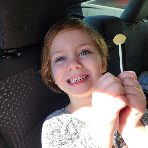 Meet your Posher, Kelly - Picture 2 of 4